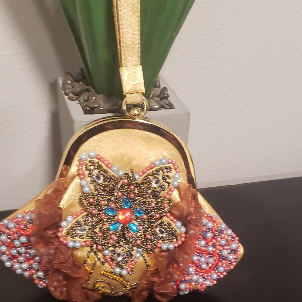 Wristlet evening/party gold satin ornate bag